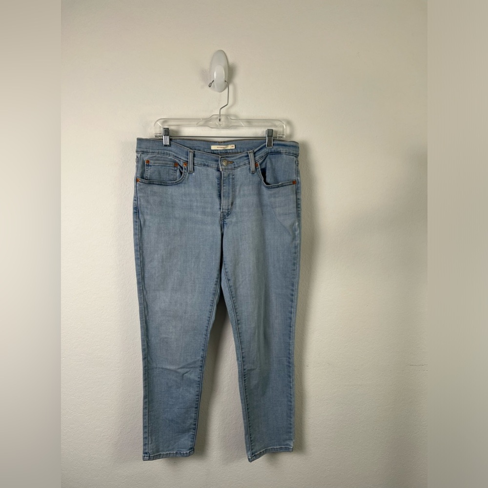 Levi’s Boyfriend Ankle Classic Five Pocket Mid-Rise Light Blue Ankle Jeans